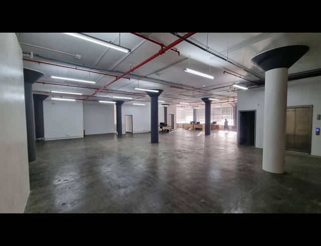 506M² BUSINESS TO LET IN WOODSTOCK